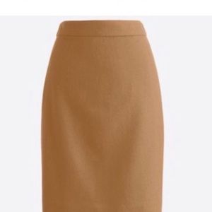J. Crew Wool Pencil Skirt size 6 ❤️